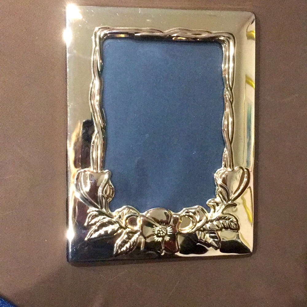 Vintage Ornate Gold Metal Picture Frame 3D Sculpted Flower Accent 4x6